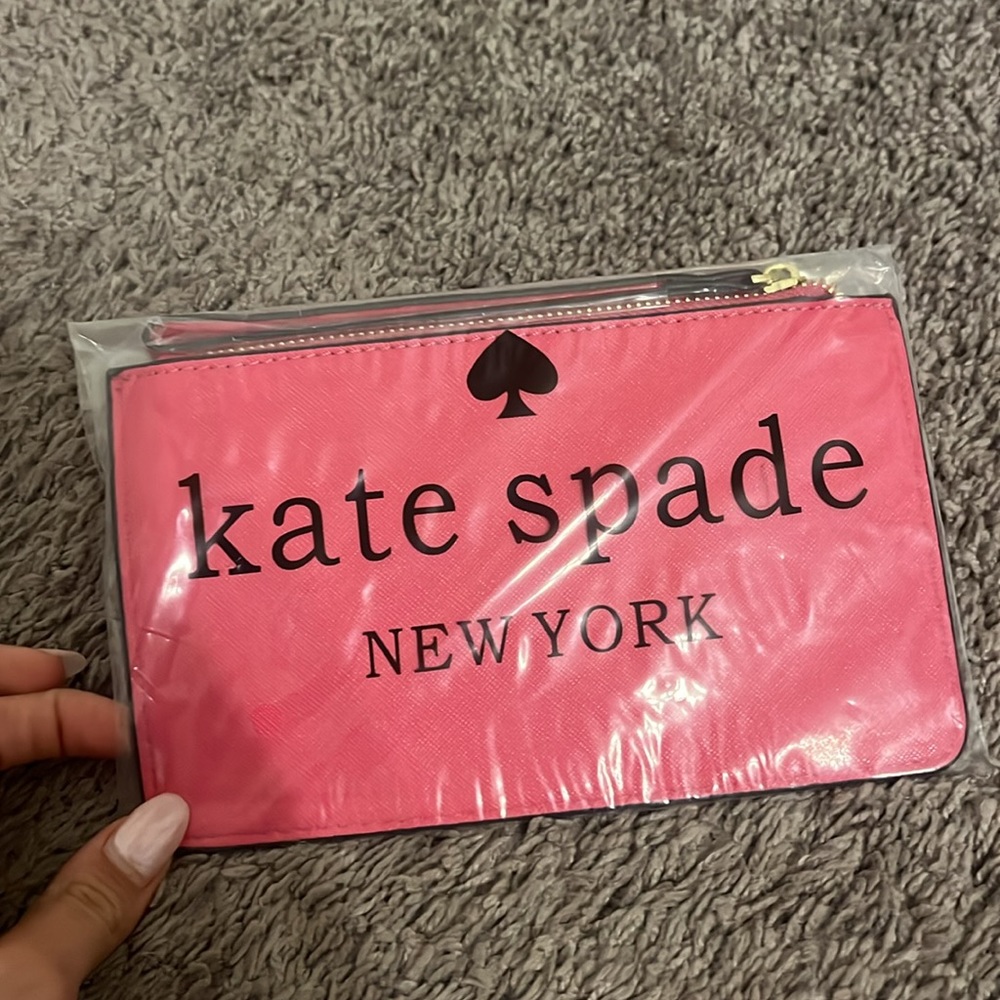 Kate Spade New York Hot Pink Leather Wristlet Wallet Clutch Pouch Sleek - Picture 2 of 2